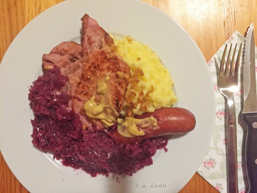 Rotes Sauerkraut mit Kasselerlummerkotelett, Mettendchen und ...
