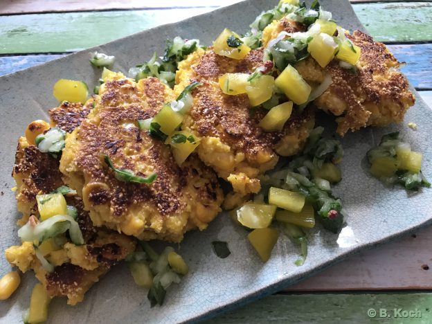 Die kulinarische Weltreise – Corn-Fritters mit Gurken-Koriander-Sambal ...